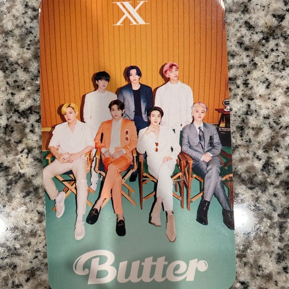 BTS Dynamite eyeshadow palette - Picture 4 of 4